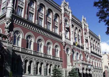 НБУ ограничил продажу валюты
