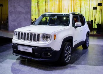 Выяснилось, когда на российском рынке появится маленький внедорожник Jeep