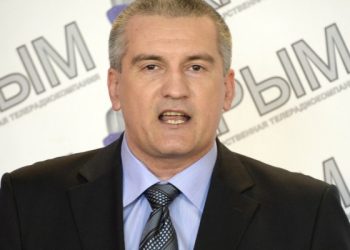 Аксенов заявил что меджлиса в Крыму не существует