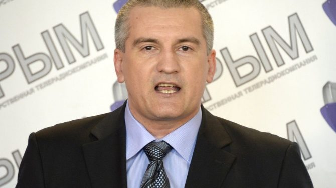 Аксенов заявил что меджлиса в Крыму не существует