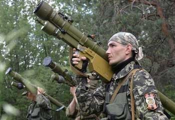 Перемирия на Донбассе нет – боевики обстреливают силы АТО