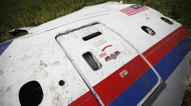 На место падения Боинга-777 снова направят малазийских экспертов