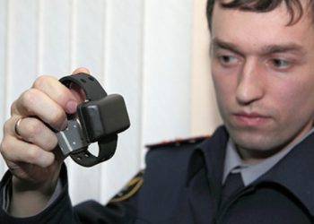 Парень украл у осужденного электронный браслет, приняв его за драгоценность