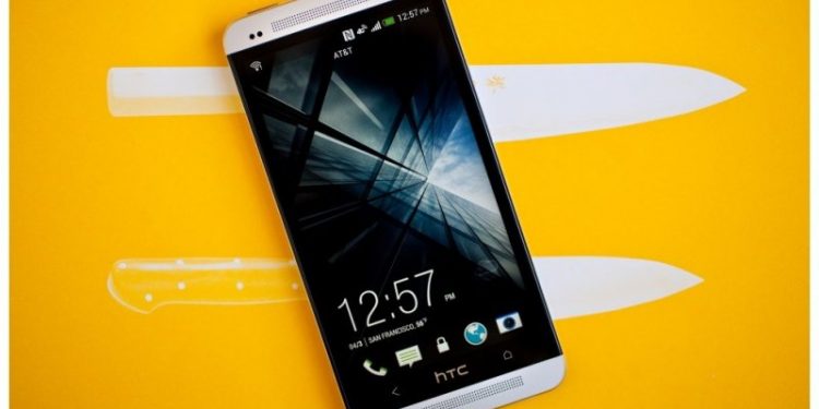 Смартфоны HTC также позолотеют