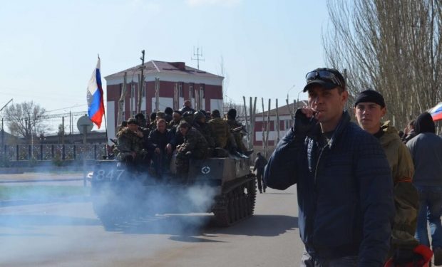 В Донецкой области террористы под российским флагом пошли в атаку
