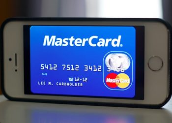 iPhone будет хранить MasterCard и Visa