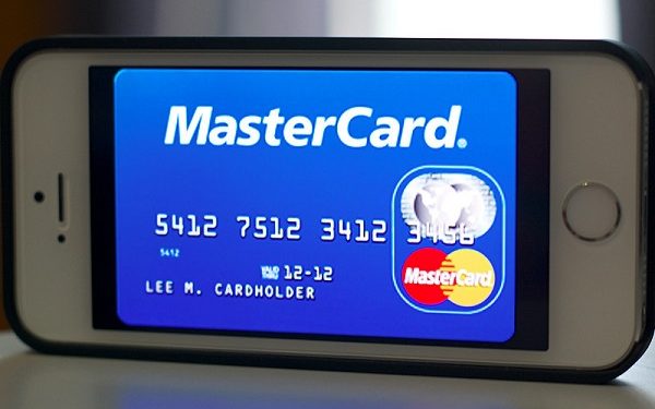 iPhone будет хранить MasterCard и Visa