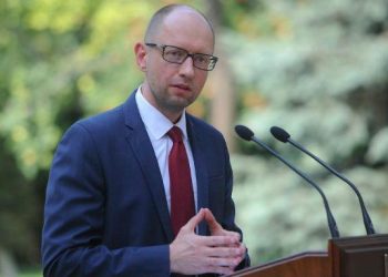 Яценюк рассказал, когда нужно вводить военное положение на востоке Украины