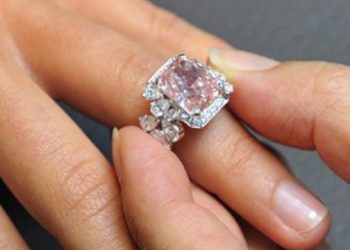 Американец вернул найденное кольцо владелице, стоимостью 13,5 тысяч долларов