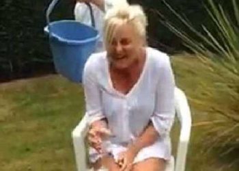 Участие в флешмобе Ice Bucket Challenge закончился для косметолога сломанной шеей