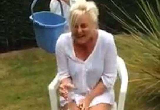 Участие в флешмобе Ice Bucket Challenge закончился для косметолога сломанной шеей