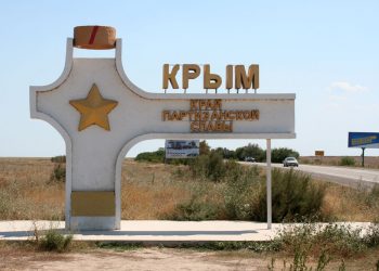 Ураган в Крыму затопил яхты и повалил деревья
