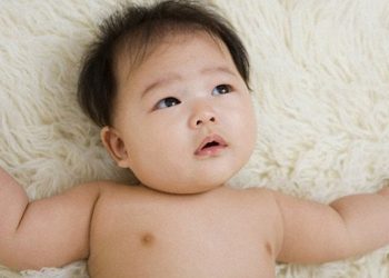 Немецкие учёные рассказали о пользе сна младенцев на шкурах животных