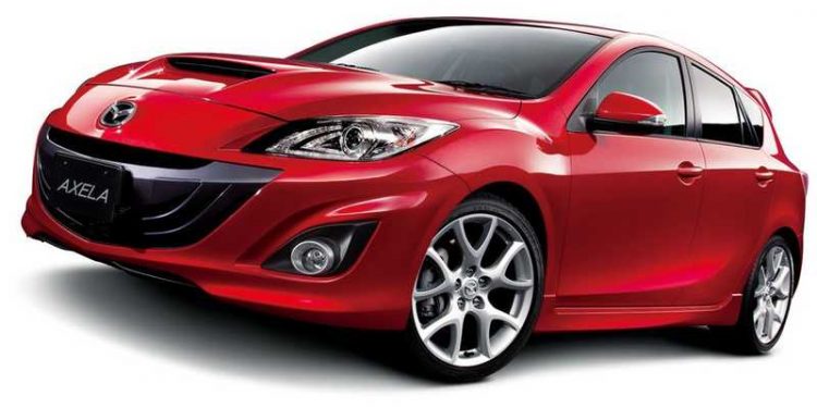 Mazda готовится продавать в Японии гибрид седана Axela