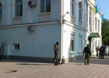 Меджлис в Симферополе окружен автоматчиками, полиция проводит обыск в здании