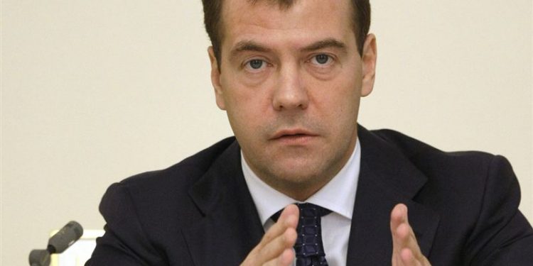 Медведев угрожает Украине отключением электричества