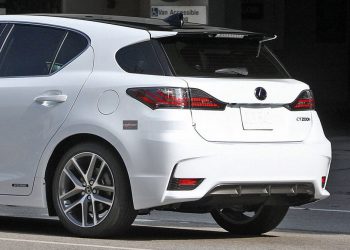 Модель Lexus CT200h представлена без турбодвигателя