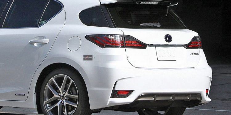 Модель Lexus CT200h представлена без турбодвигателя