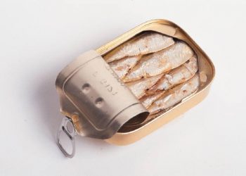 Названы консервированные продукты, которые нельзя есть чаще разу в год