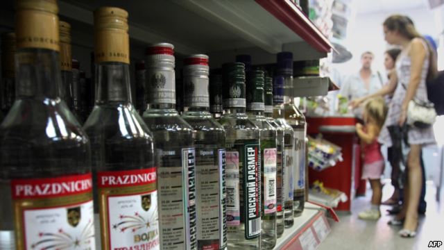 Эксперты: почему нельзя рано пробовать спиртное