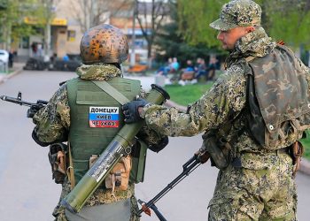 Террористы на Донбассе уже воюют друг с другом и обстреливают россиян