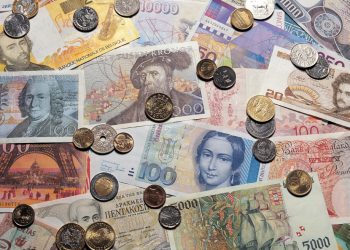 Гривна на межбанке по отношению к доллару начала укрепляться