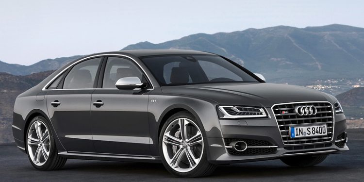 Audi S8 разгоняется до сотни за 3,6 секунды