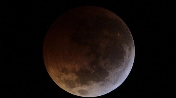 Наступило время второго полного лунного затмения 2014-2015 годов