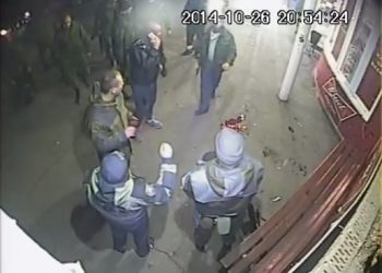 В интернете появились шокирующие кадры бесчинства боевиков в Донецке