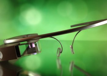 Медики установили, что Google Glass вызывает зависимость
