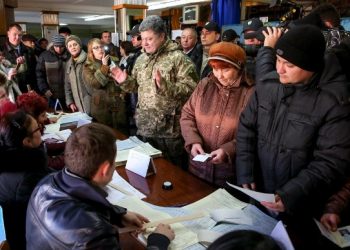 Президент Украины побывал в зоне АТО