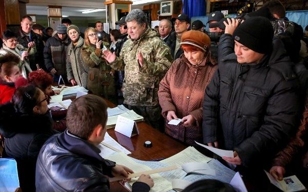 Президент Украины побывал в зоне АТО