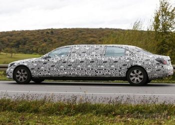 Mercedes S-Class Pullman попался под объективы фотокамер