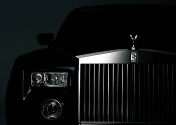 Rolls-Royce не может определиться с дизайном первого в своей истории внедорожника