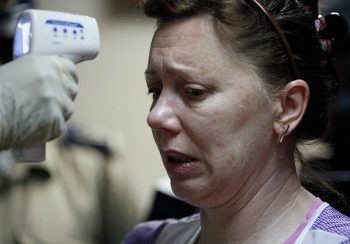 В аэропортах Франции введен санитарный контроль для борьбы с вирусом Эбола