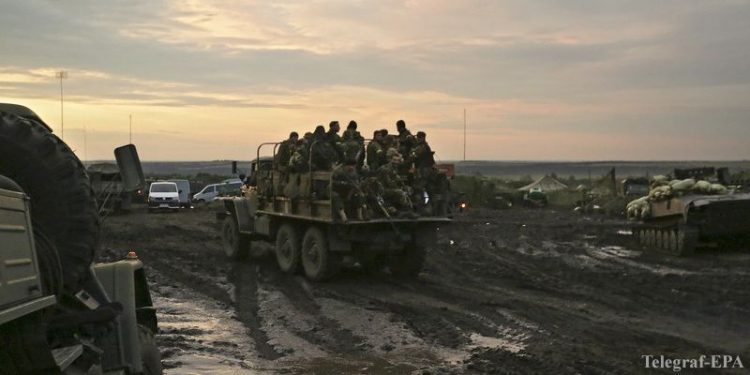 За ночь террористы обстреляли украинских военных более 30 раз
