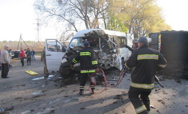 В ДТП с маршруткой под Киевом пострадало 13 пассажиров, в том числе 6 детей