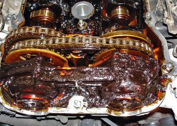 Меняем масло в двигателе автомобиля своевременно