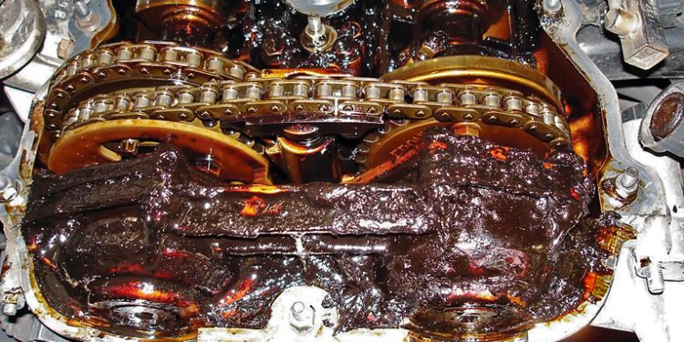 Меняем масло в двигателе автомобиля своевременно