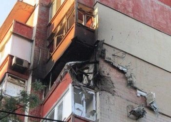 В Донецке снаряд попал в жилой дом