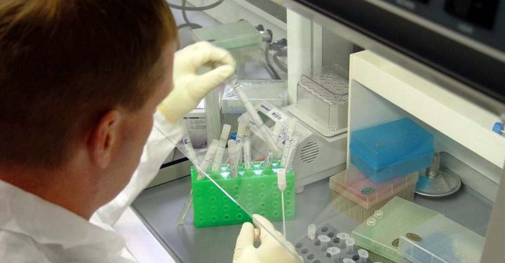 Китайские медики присоединяются к поиску лекарств от Эболы