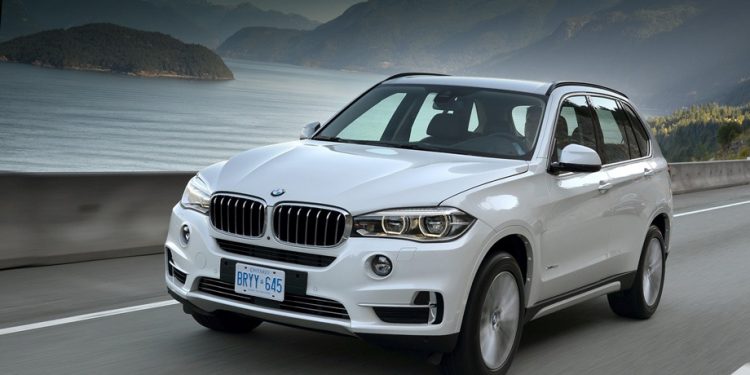 Первому кроссоверу BMW 15 лет
