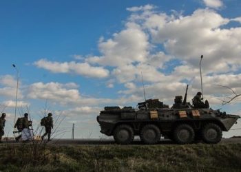 В район Стаханова и Дебальцево идет переброска российских десантников и танков