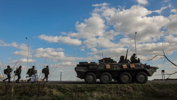 В район Стаханова и Дебальцево идет переброска российских десантников и танков