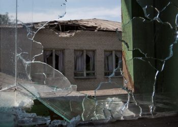 10 человек погибли в Донецке в результате попадания снарядов в школу и автобус