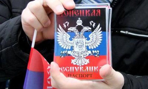 Шевроны «ХНР» и российские паспорта завезли на Донбасс