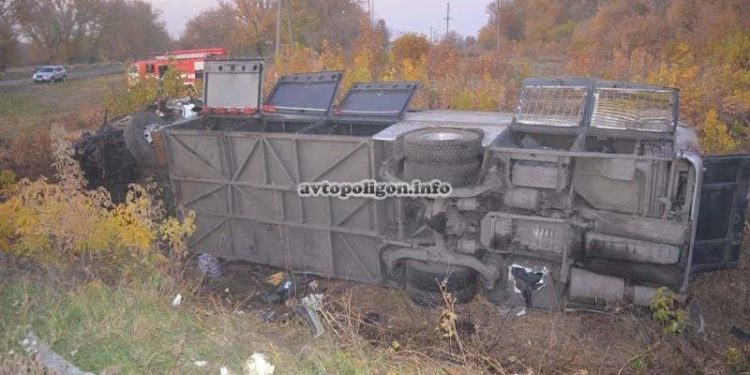 Грузовик протаранил автобус на Харьковщине, восемь погибших