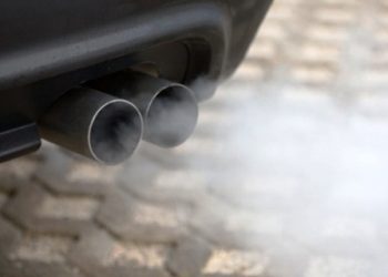 Эксперты рассказали, как определить неисправность по виду дыма из выхлопной трубы