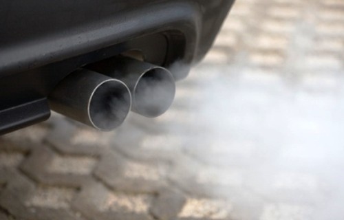 Эксперты рассказали, как определить неисправность по виду дыма из выхлопной трубы