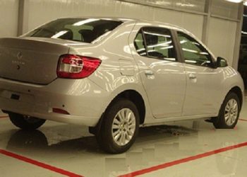 Renault Logan и Sandero Stepway запечатлели на заводе